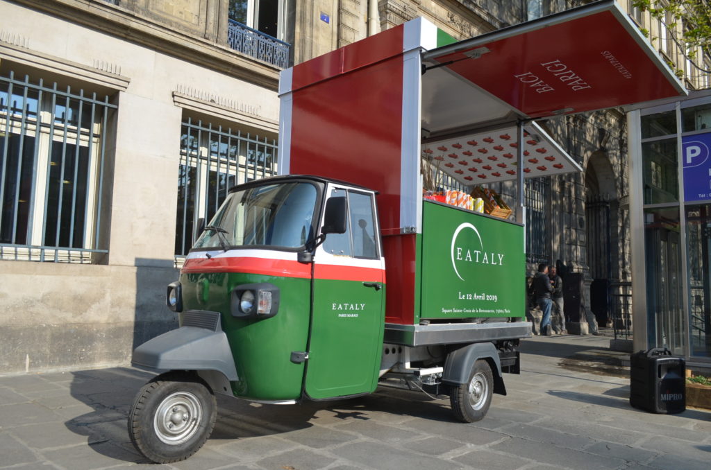 Piaggio food truck covering total