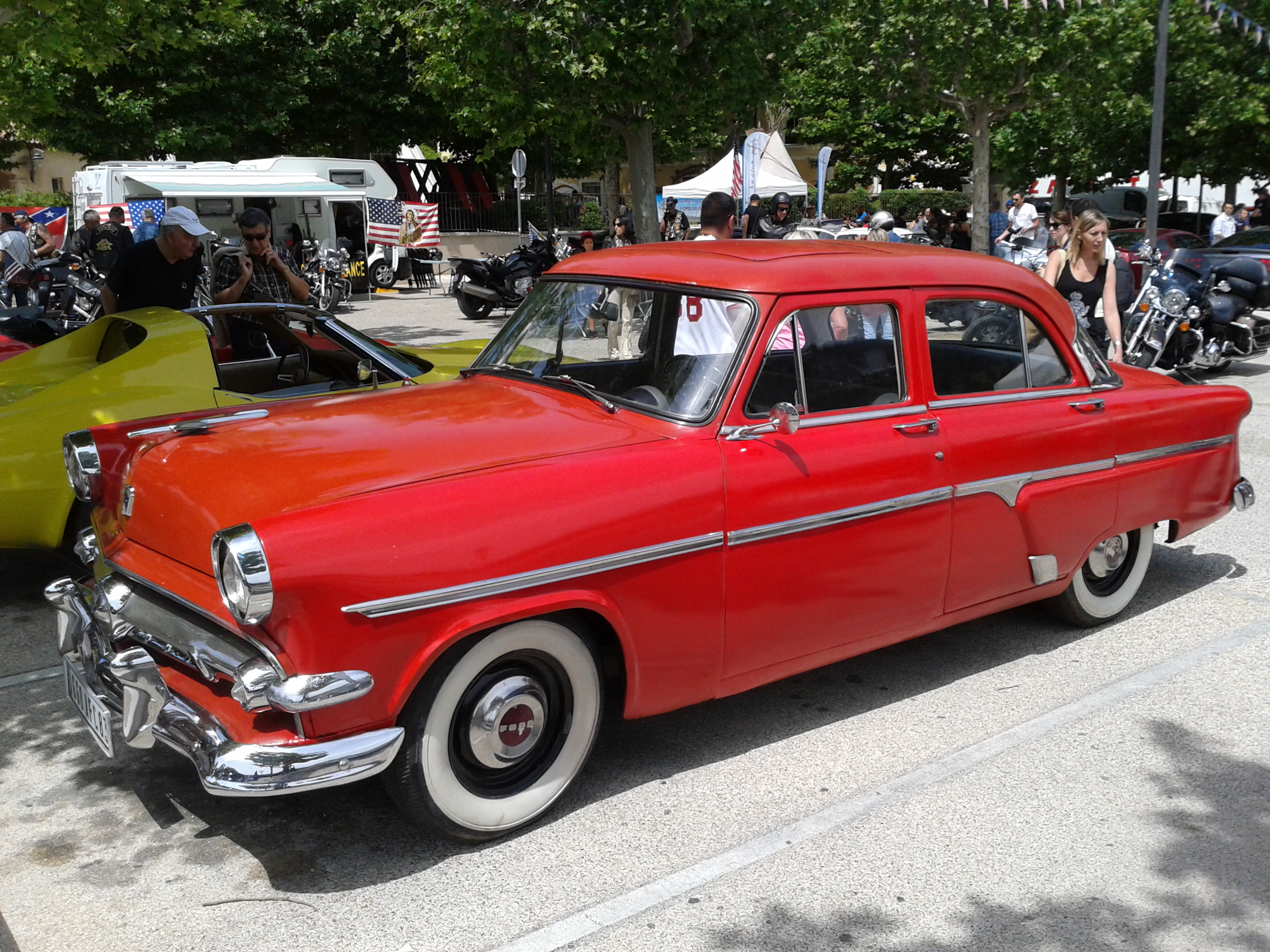 Ford Crestline 1954