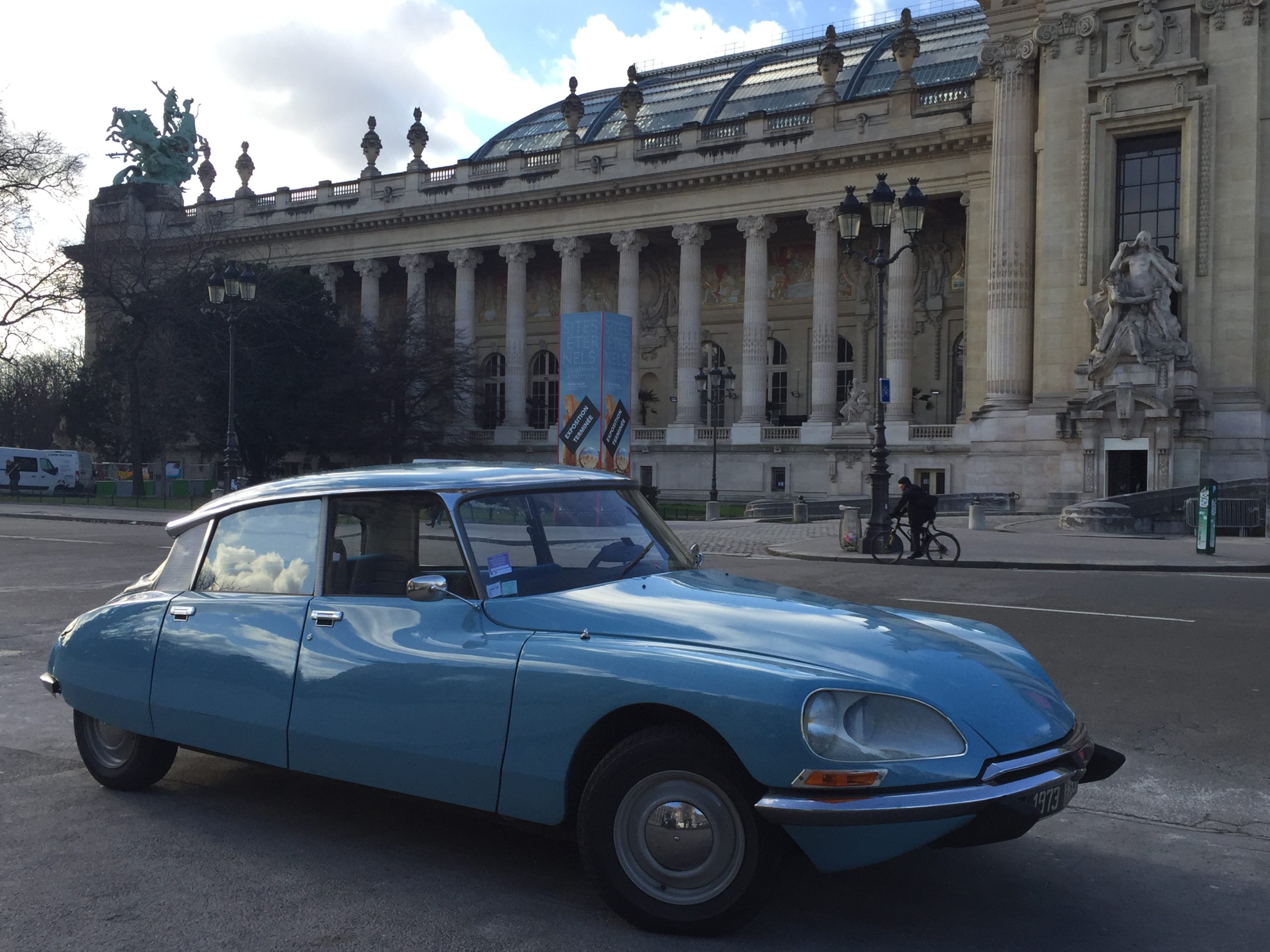 balade en voiture ancienne dans paris