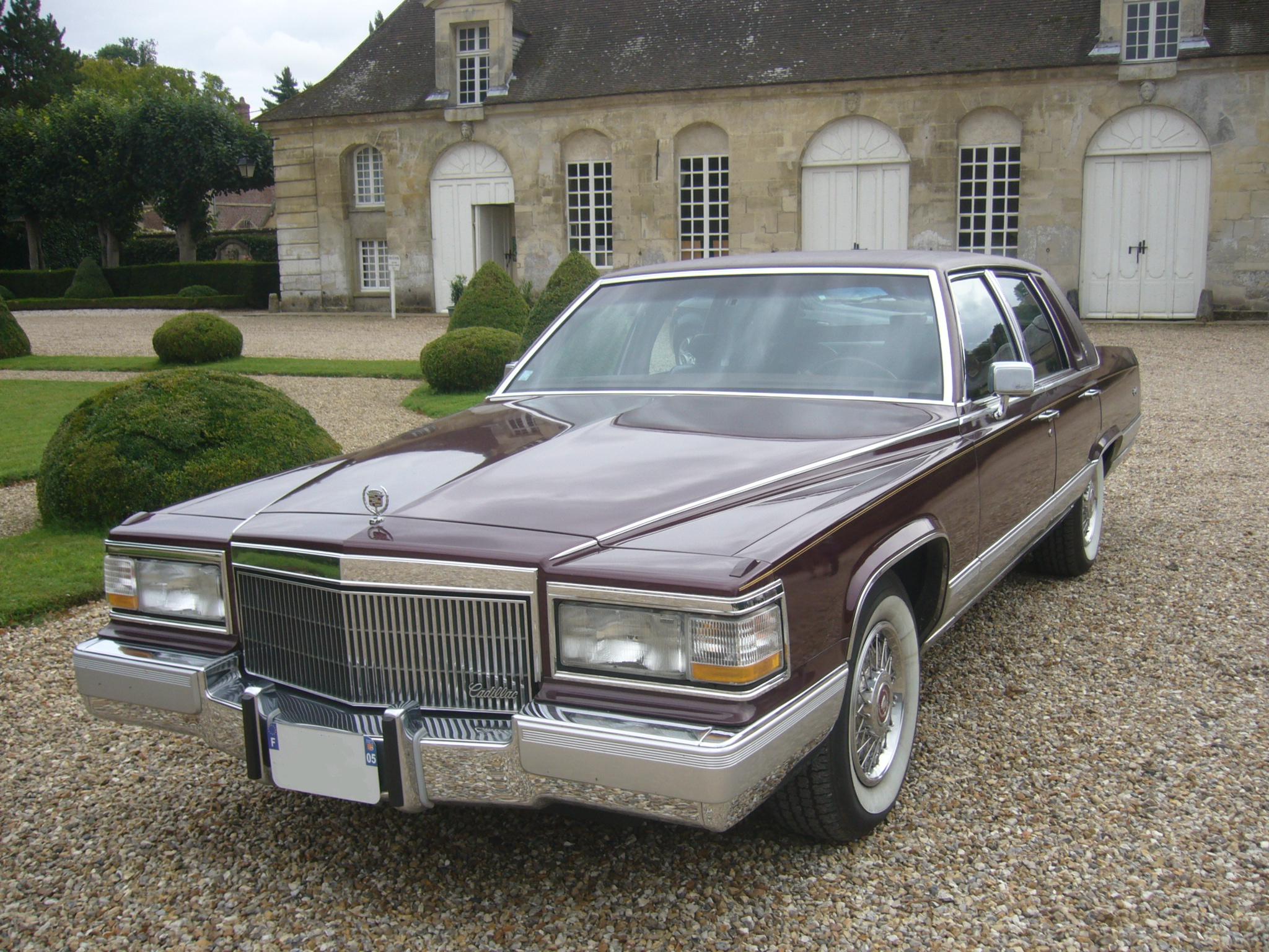 Cadillac Fleetwood Bordeaux de 1990